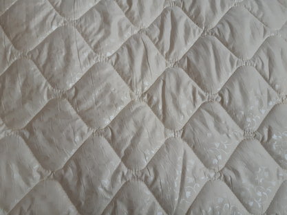 Облегченное одеяло, наполнитель - хлопковое волокно, ткань верха 100 % хлопок, плотность 200 гр/м2